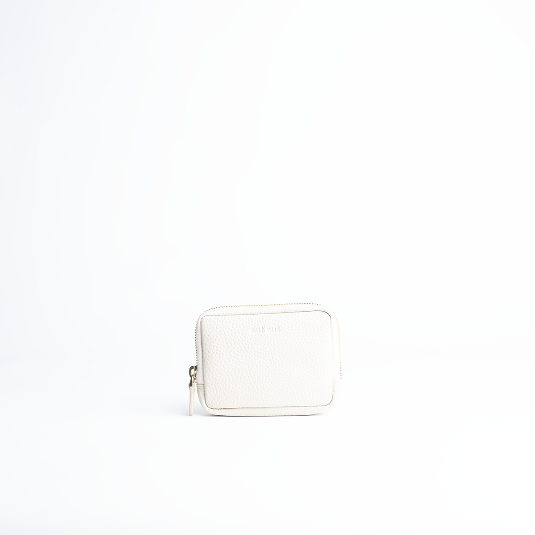 Portafoglio mini purse in pelle martellata colore bianco iceberg artigianale Aut Aut Studio – vista frontale