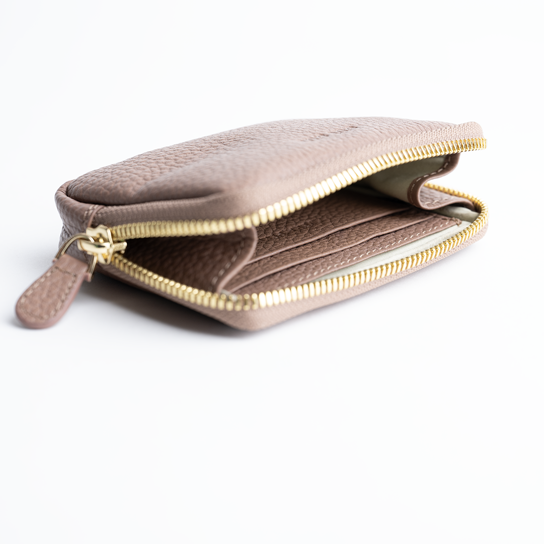Portafoglio mini purse in pelle martellata colore latte artigianale Aut Aut Studio – vista laterale