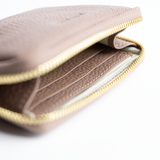 Portafoglio mini purse in pelle martellata colore latte artigianale Aut Aut Studio – vista dettaglio