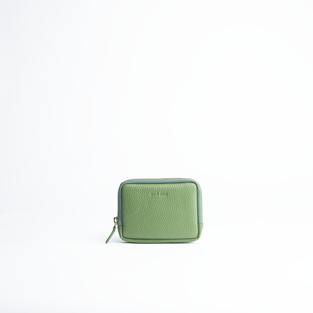 Portafoglio mini purse in pelle martellata colore verde salvia artigianale Aut Aut Studio – vista frontale