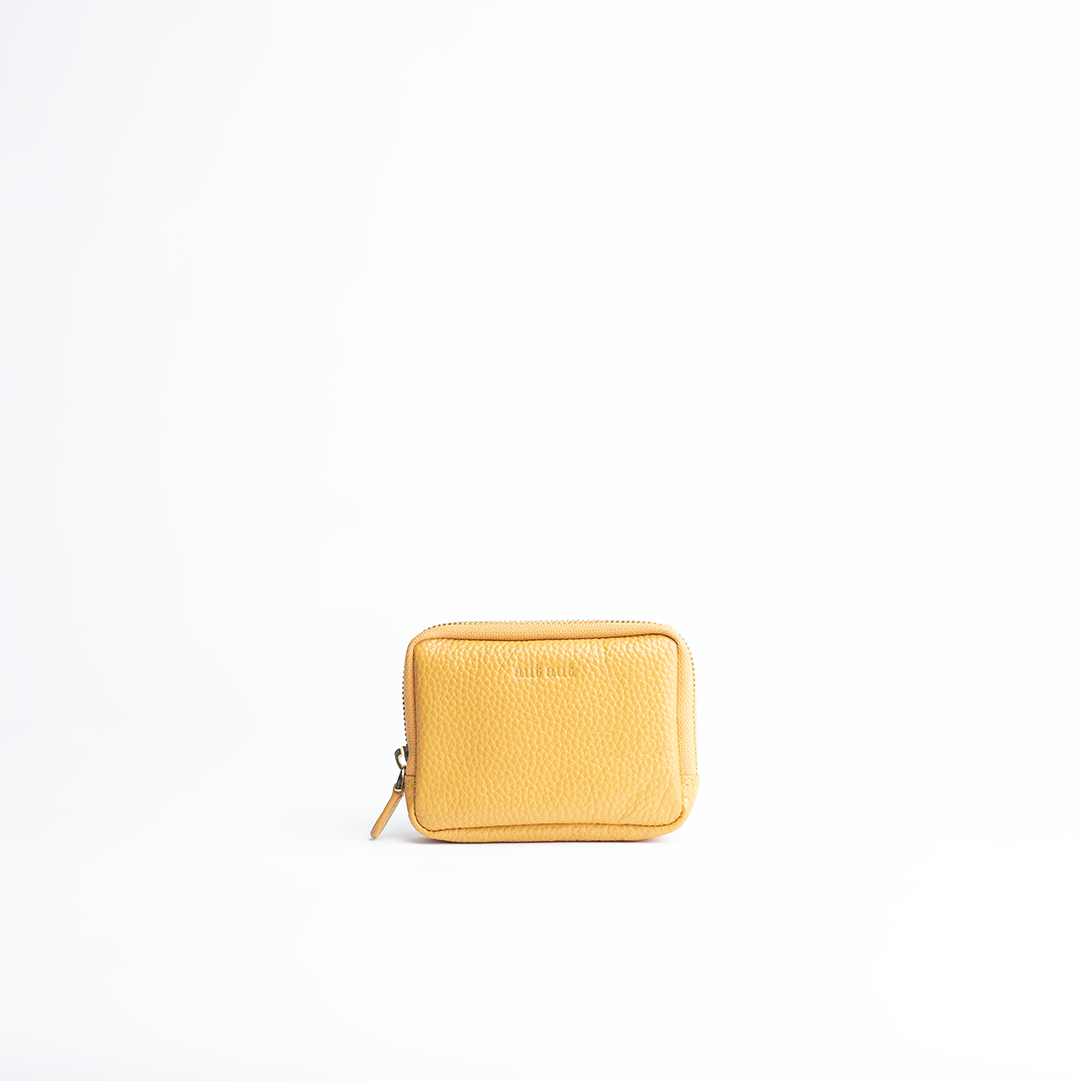 Portafoglio mini purse in pelle martellata colore senape artigianale Aut Aut Studio – vista frontale