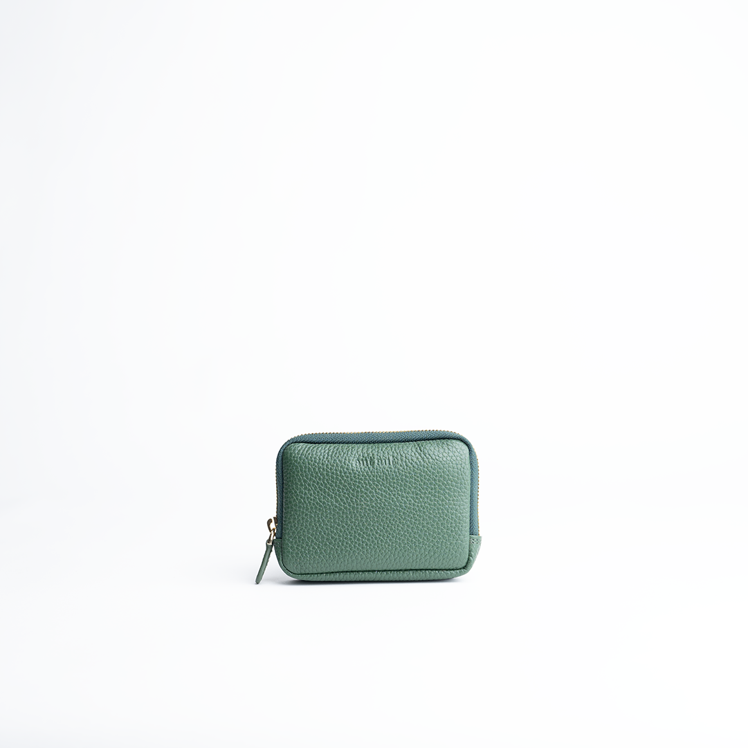 Portafoglio mini purse in pelle martellata colore verde bosco artigianale Aut Aut Studio – vista frontale