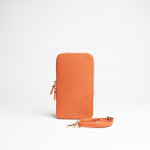 Porta smartphone documenti in pelle martellata colore arancio artigianale Aut Aut Studio – vista frontale 
