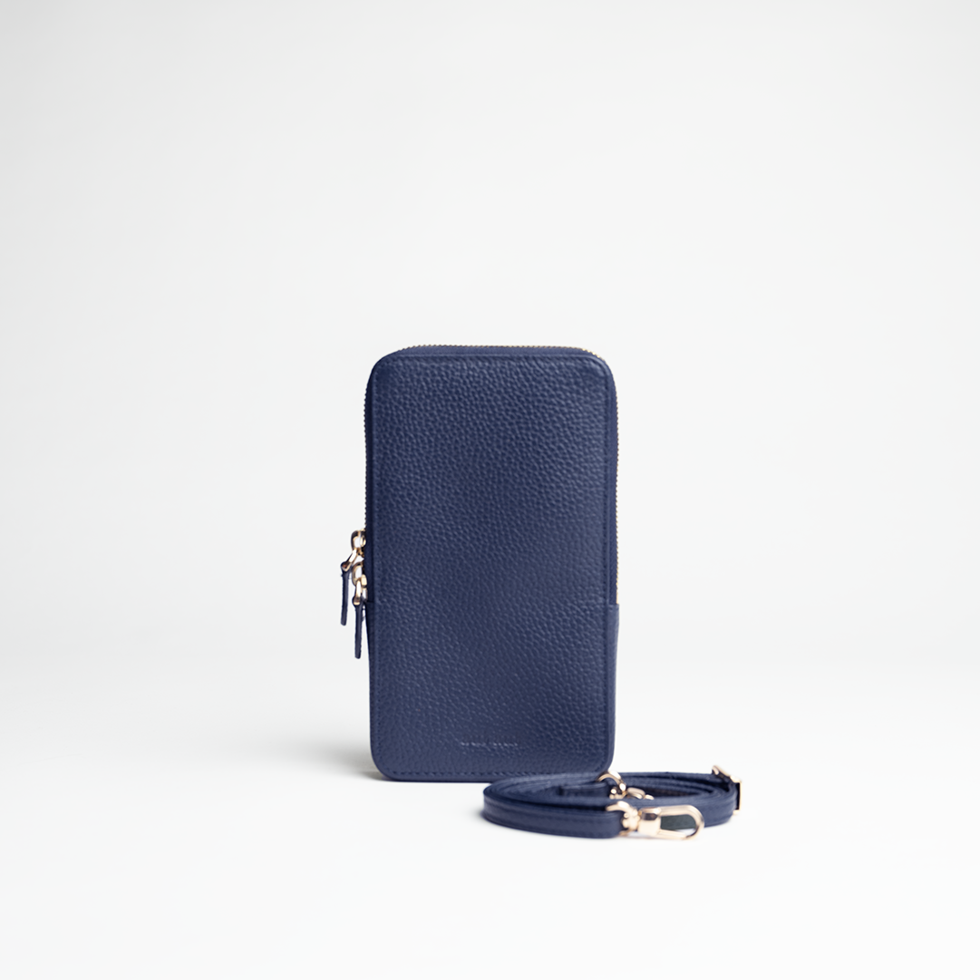 Porta smartphone documenti in pelle martellata colore blu Navy artigianale Aut Aut Studio – vista frontale 