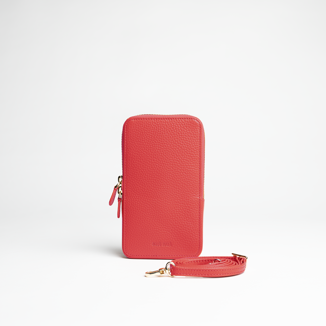 Porta smartphone documenti in pelle martellata colore rosso artigianale Aut Aut Studio – vista frontale 