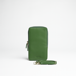 Porta smartphone documenti in pelle martellata colore verde salvia artigianale Aut Aut Studio – vista frontale 