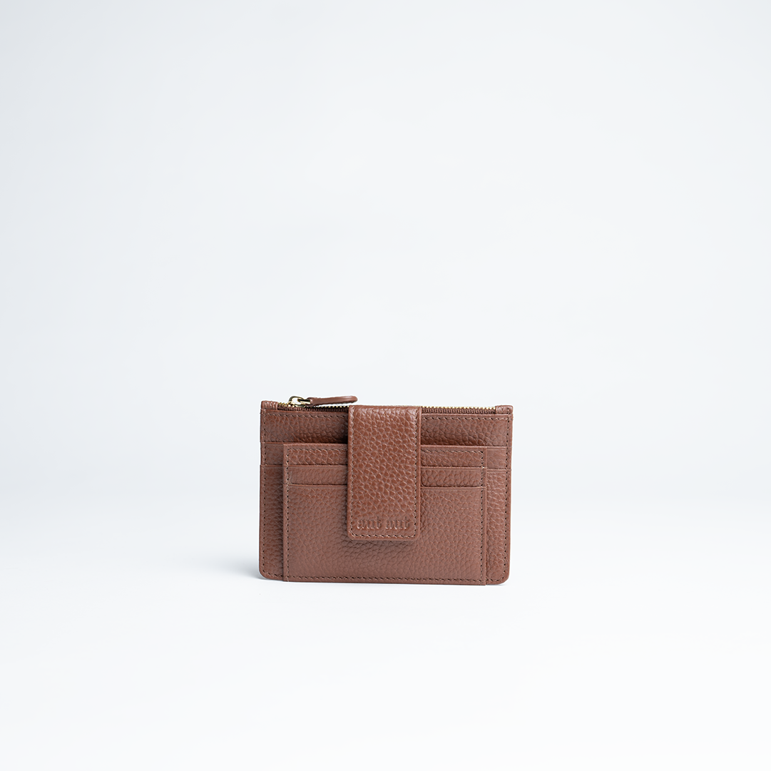 Porta carte mini in pelle martellata colore camel artigianale Aut Aut Studio – vista frontale
