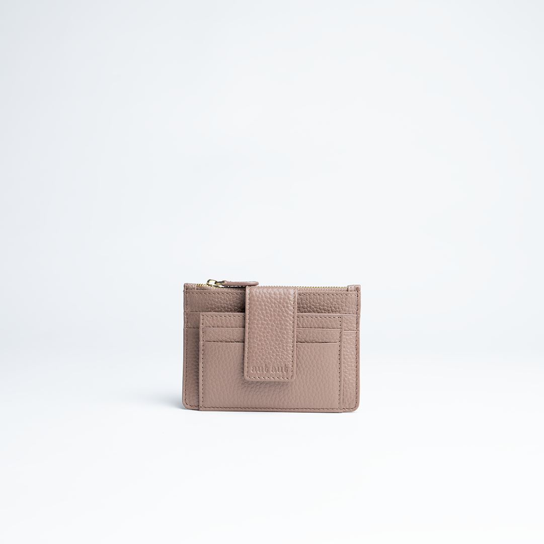 Porta carte mini in pelle martellata colore latte taupe artigianale Aut Aut Studio – vista frontale