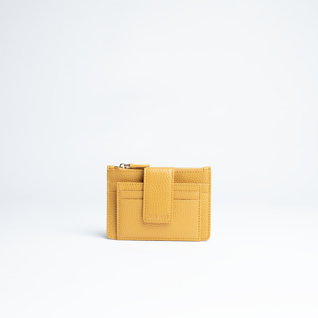 Porta carte mini in pelle martellata colore senape artigianale Aut Aut Studio – vista frontale