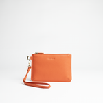 Mini busta clutch in pelle martellata colore arancio artigianale Aut Aut Studio – vista frontale
