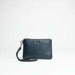 Mini busta clutch in pelle martellata colore blu Navy artigianale Aut Aut Studio – vista frontale