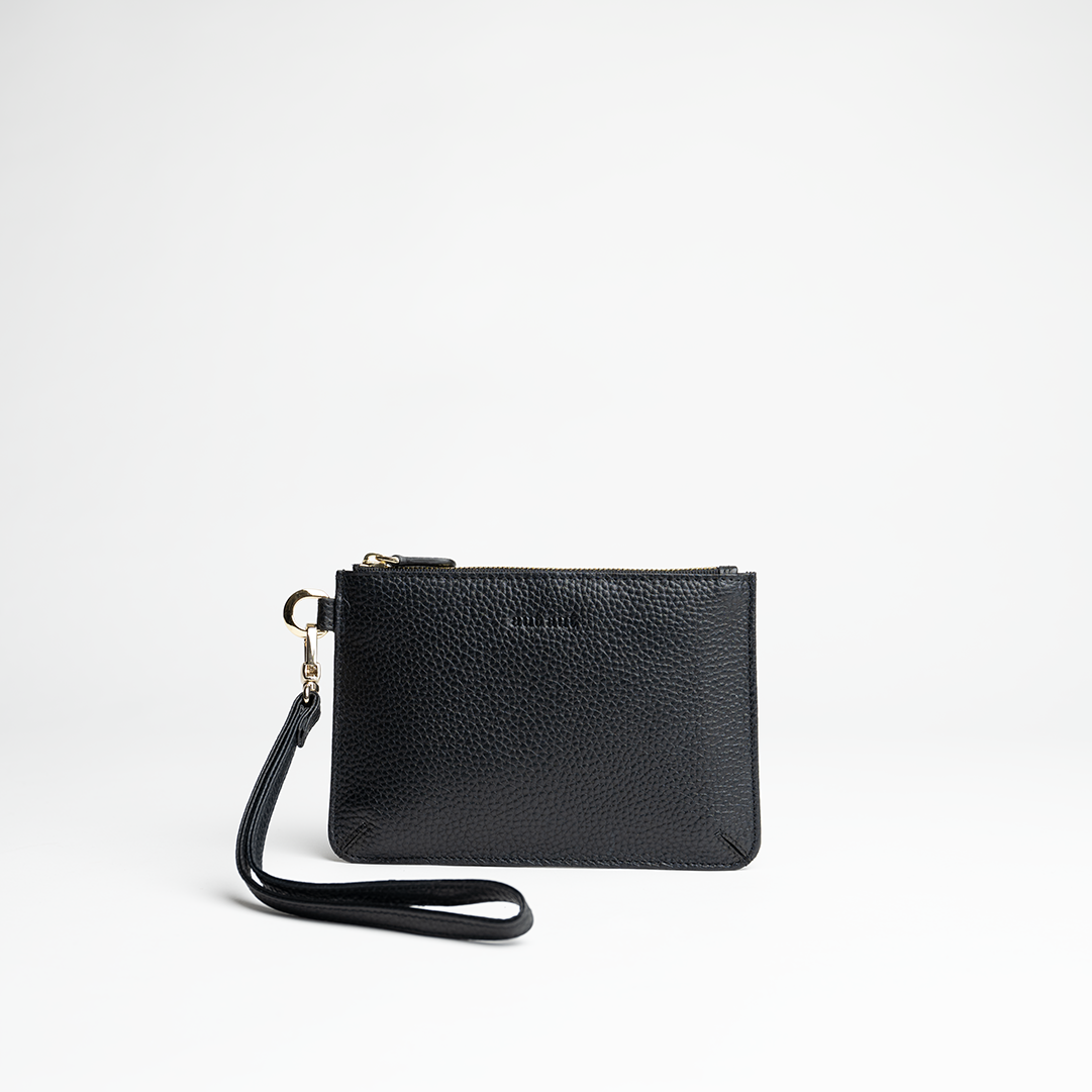 Mini busta clutch in pelle martellata colore nero artigianale Aut Aut Studio – vista frontale
