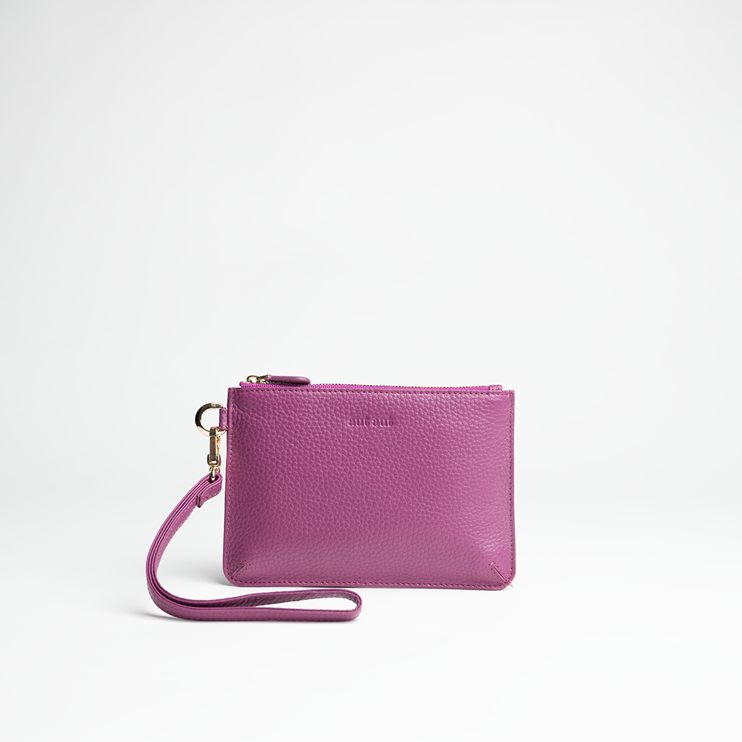 Mini busta clutch in pelle martellata colore orchidea artigianale Aut Aut Studio – vista frontale
