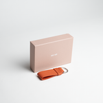 Portachiavi in pelle martellata colore arancio artigianale Aut Aut Studio – vista frontale