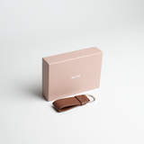 Portachiavi in pelle martellata colore camel artigianale Aut Aut Studio – vista frontale