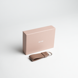 Portachiavi in pelle martellata colore latte taupe artigianale Aut Aut Studio – vista frontale