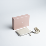 Porta carte con tracolla in pelle colore iceberg artigianale Aut Aut Studio – vista frontale
