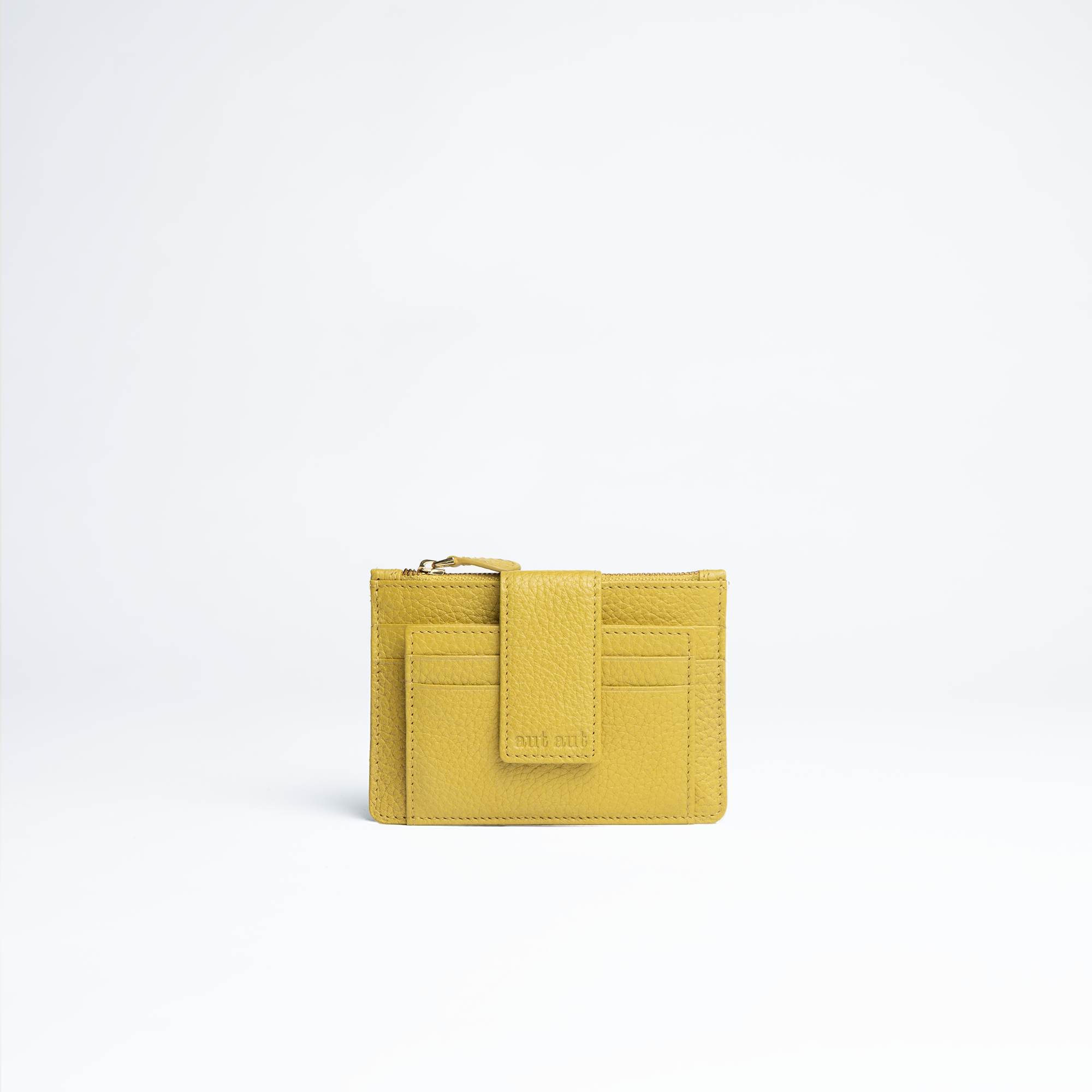 Porta carte mini in pelle martellata colore verde oliva artigianale Aut Aut Studio – vista frontale