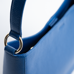 Borsa maxi in pelle martellata colore blu elettrico artigianale Aut Aut Studio – vista dettaglio