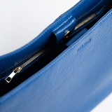 Borsa maxi in pelle martellata colore blu elettrico artigianale Aut Aut Studio – vista dettaglio