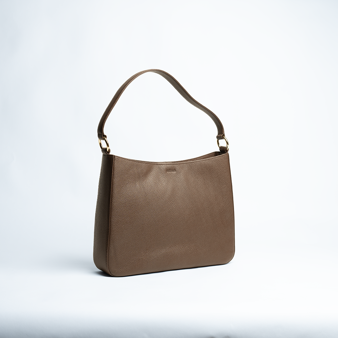 Borsa maxi in pelle martellata colore marrone cioccolato artigianale Aut Aut Studio – vista frontale
