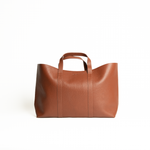 Borsa con doppio manico in pelle martellata colore camel artigianale Aut Aut Studio – vista frontale