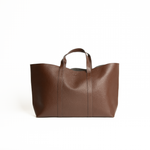 Borsa con doppio manico in pelle martellata colore marrone cioccolato artigianale Aut Aut Studio – vista frontale