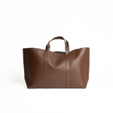 Borsa con doppio manico in pelle martellata colore marrone cioccolato artigianale Aut Aut Studio – vista frontale