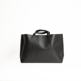Borsa con doppio manico in pelle martellata colore nero artigianale Aut Aut Studio – vista frontale