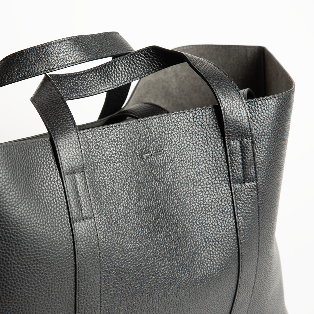 Borsa con doppio manico in pelle martellata colore nero artigianale Aut Aut Studio – vista dettaglio