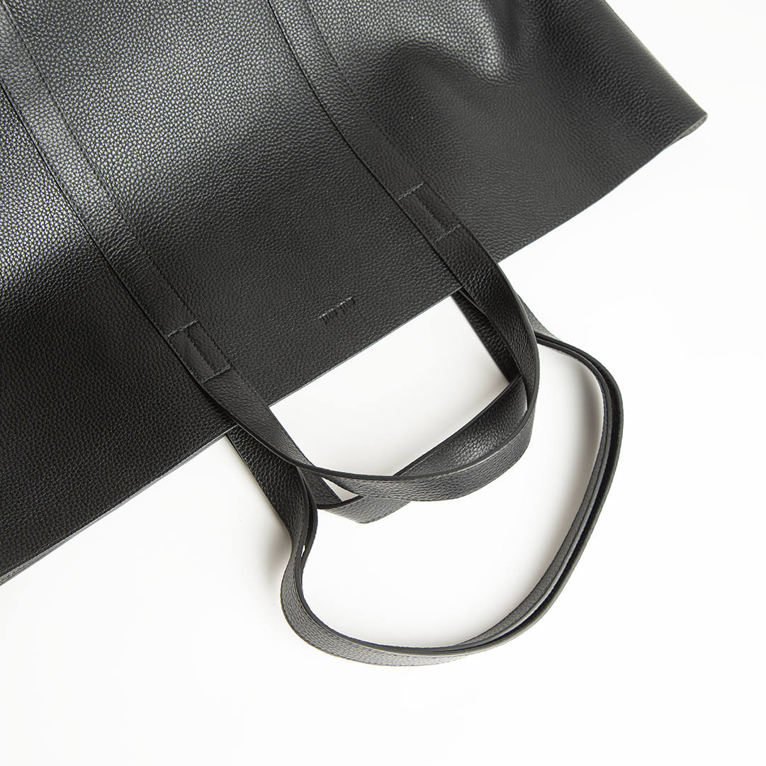 Borsa con doppio manico in pelle martellata colore nero artigianale Aut Aut Studio – vista dettaglio