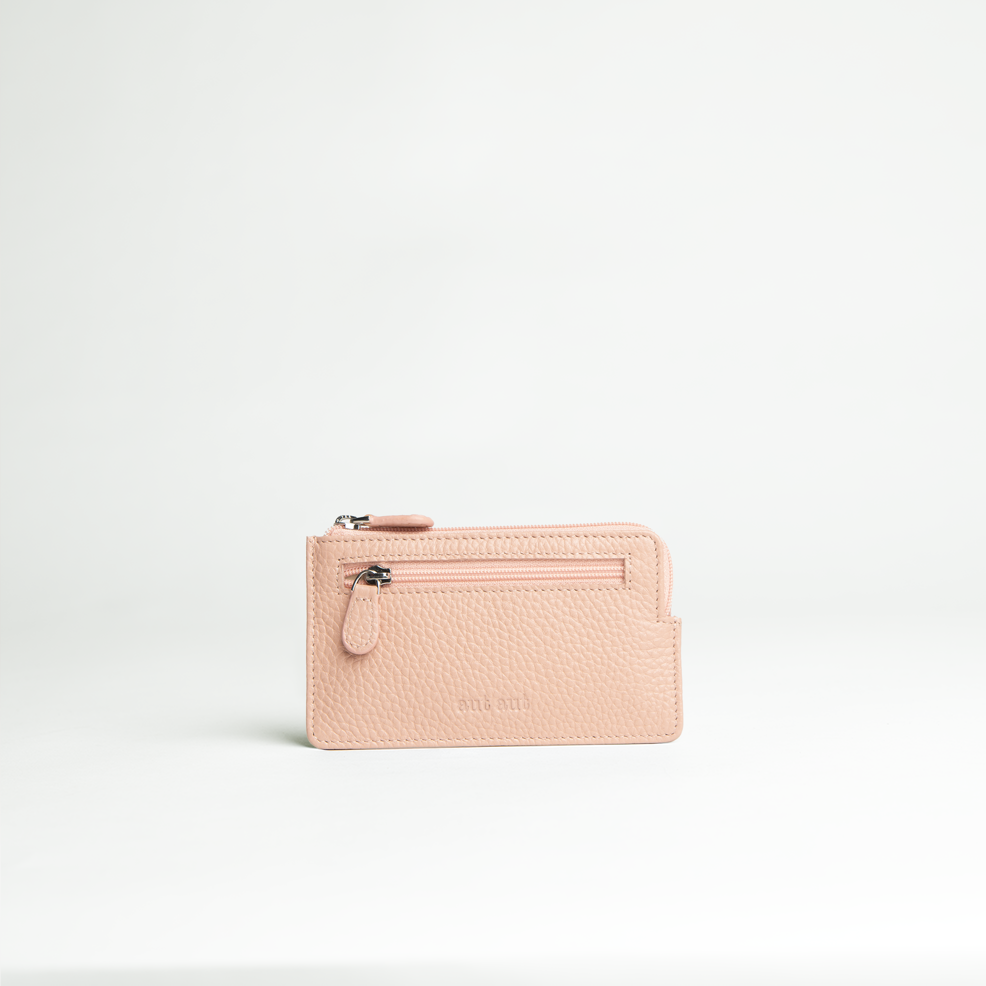 Portachiavi in pelle martellata colore rosa cipria artigianale Aut Aut Studio – vista frontale