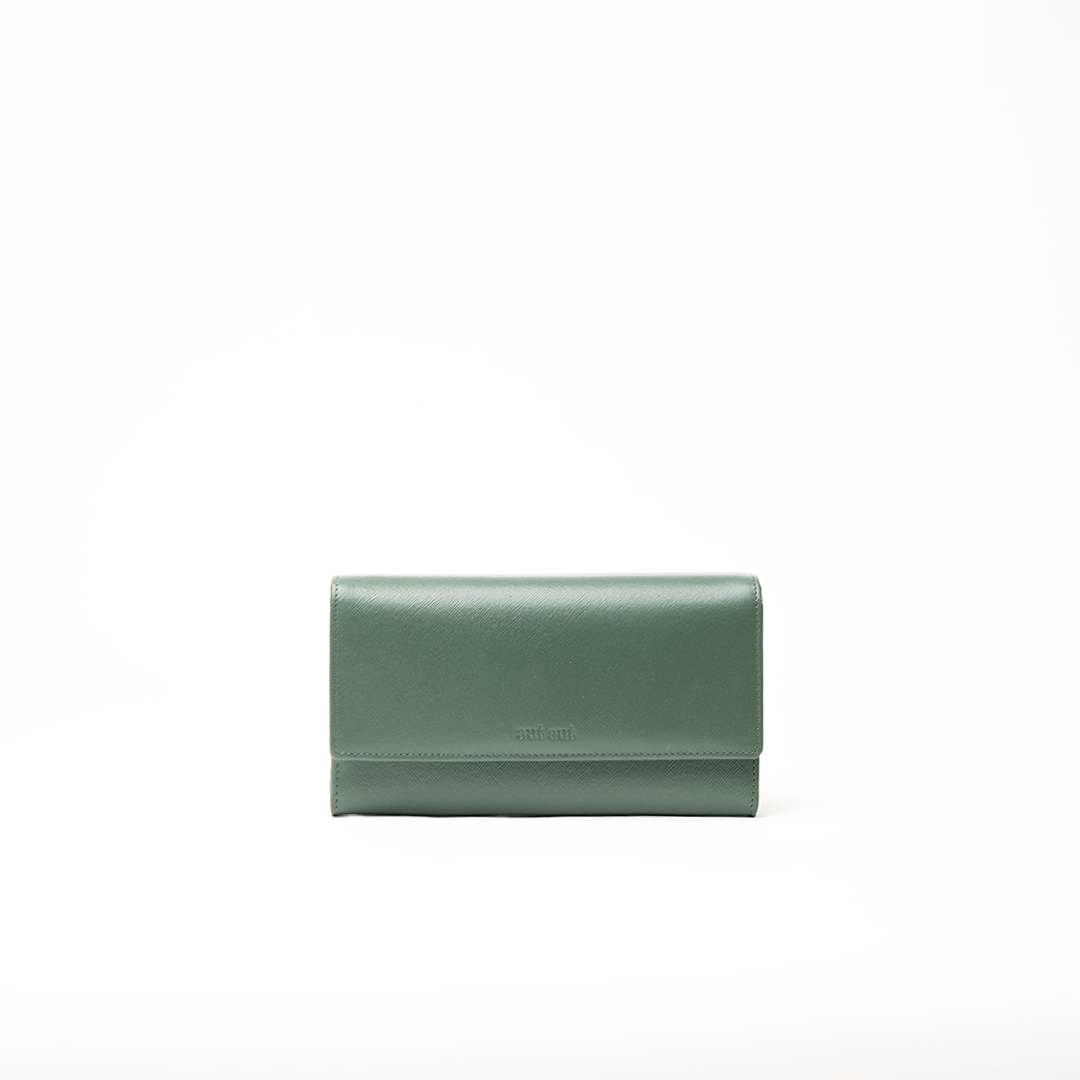 Portafoglio in pelle saffiano colore verde bosco artigianale donna protezione RFID Aut Aut Studio – vista frontale