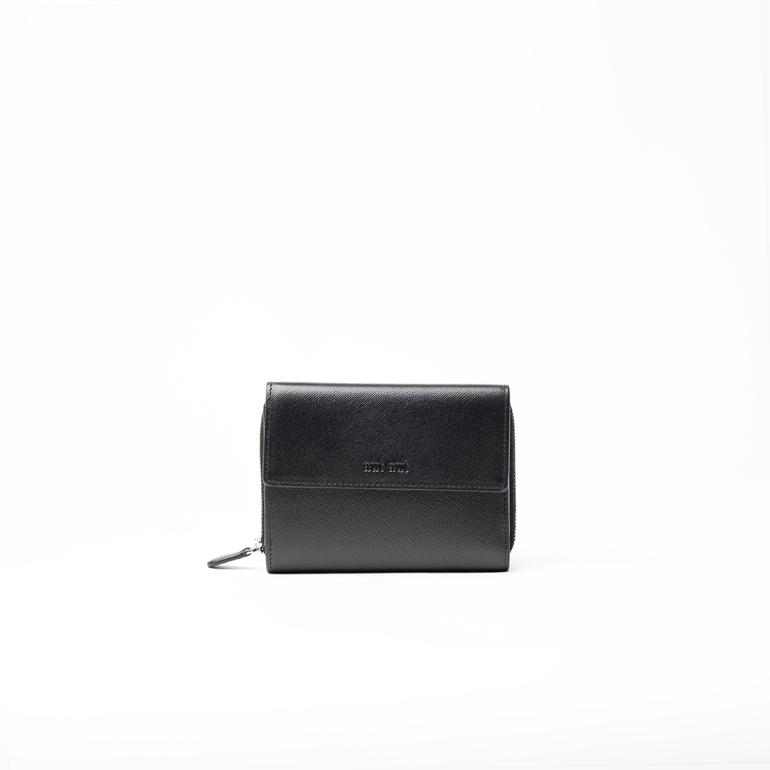 Portafoglio in pelle saffiano colore nero artigianale donna protezione RFID Aut Aut Studio – vista frontale