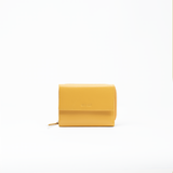 Portafoglio in pelle saffiano colore giallo senape artigianale donna protezione RFID Aut Aut Studio – vista frontale
