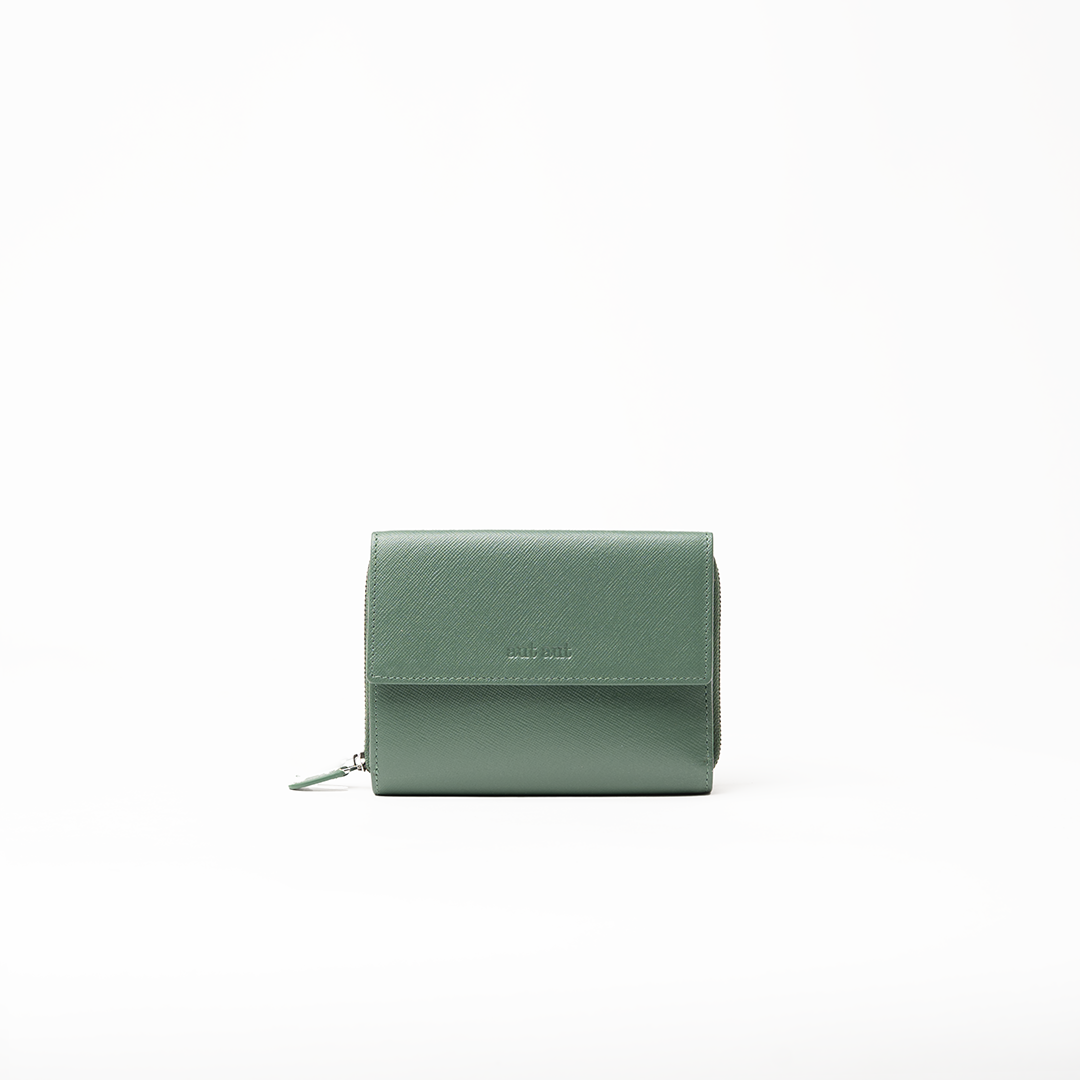 Portafoglio in pelle saffiano colore verde artigianale donna protezione RFID Aut Aut Studio – vista frontale