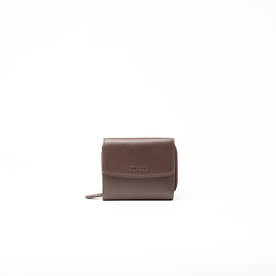 Portafoglio in pelle saffiano colore marrone cioccolato artigianale donna protezione RFID Aut Aut Studio – vista frontale