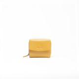 Portafoglio in pelle saffiano colore giallo senape artigianale donna protezione RFID Aut Aut Studio – vista frontale