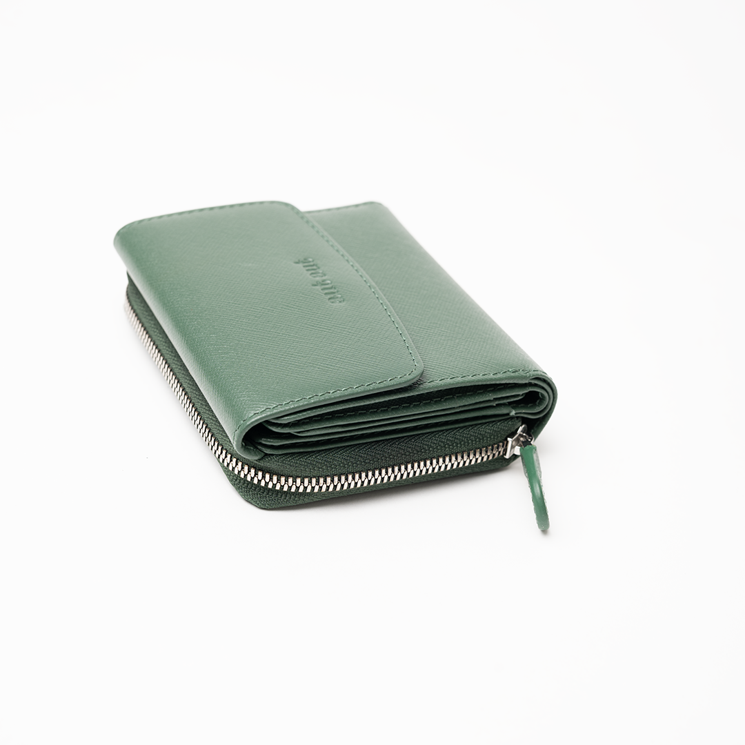 Portafoglio in pelle saffiano colore verde bosco artigianale donna protezione RFID Aut Aut Studio – vista frontale