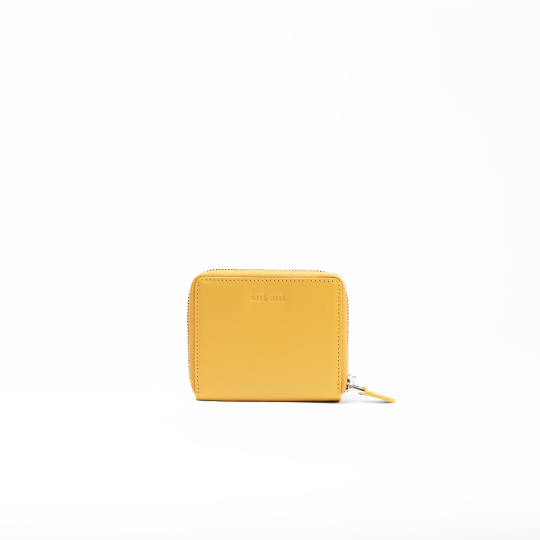 Portafoglio mini in pelle saffiano colore giallo senape artigianale donna protezione RFID Aut Aut Studio – vista frontale