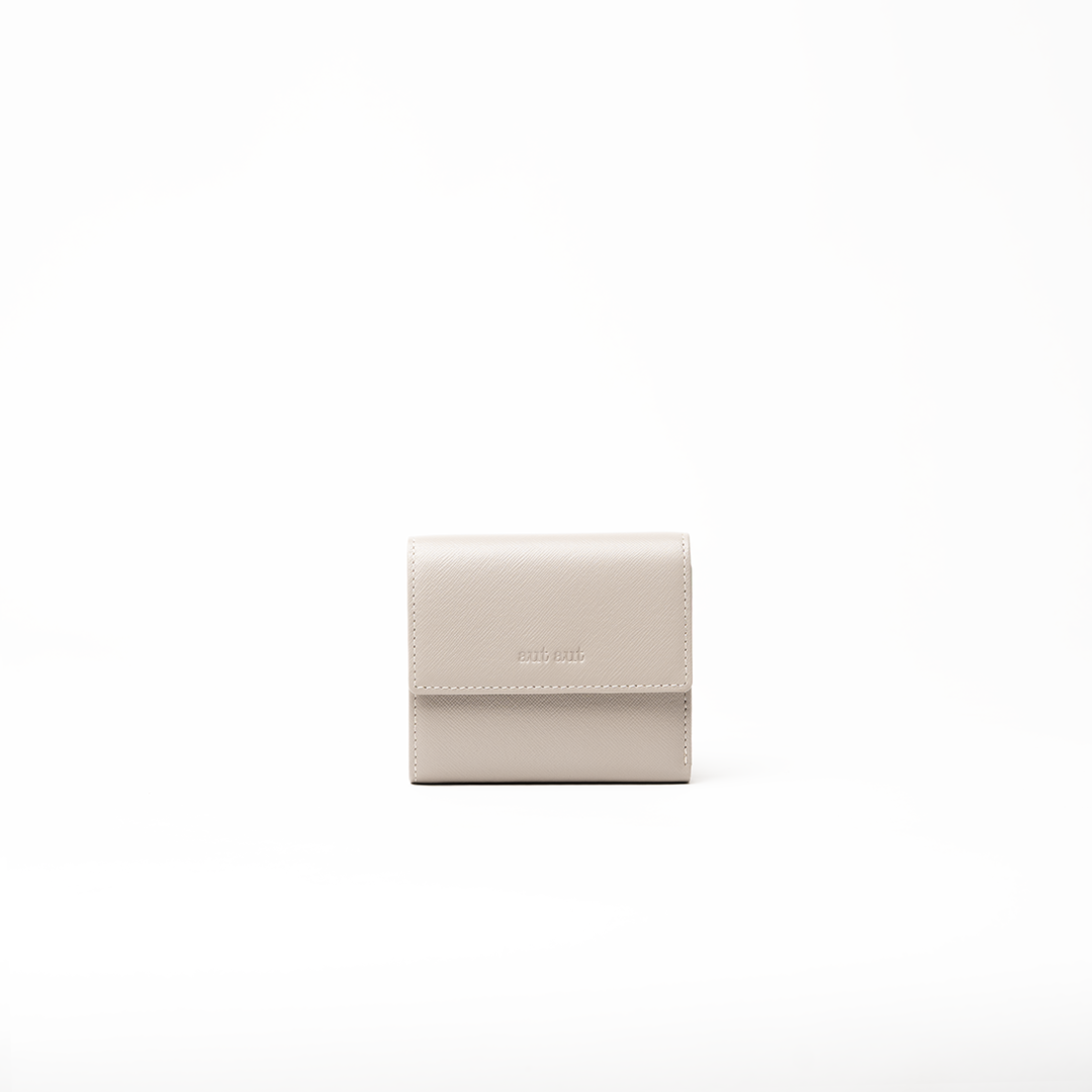 Portafoglio in pelle saffiano colore avorio artigianale donna protezione RFID Aut Aut Studio – vista frontale