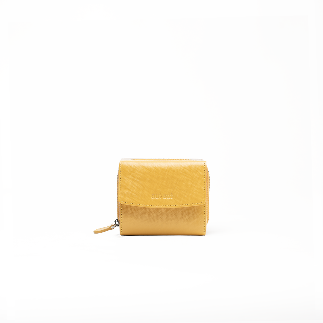 Portafoglio in pelle saffiano colore giallo senape artigianale donna protezione RFID Aut Aut Studio – vista frontale
