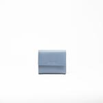 Portafoglio in pelle saffiano colore azzurro glicine artigianale donna protezione RFID Aut Aut Studio – vista frontale