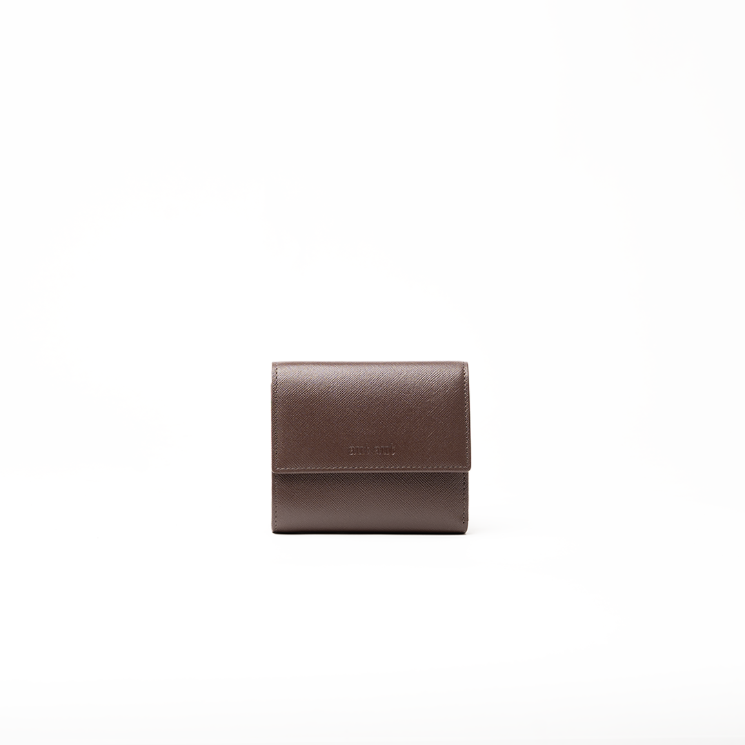 Portafoglio in pelle saffiano colore marrone cioccolato artigianale donna protezione RFID Aut Aut Studio – vista frontale