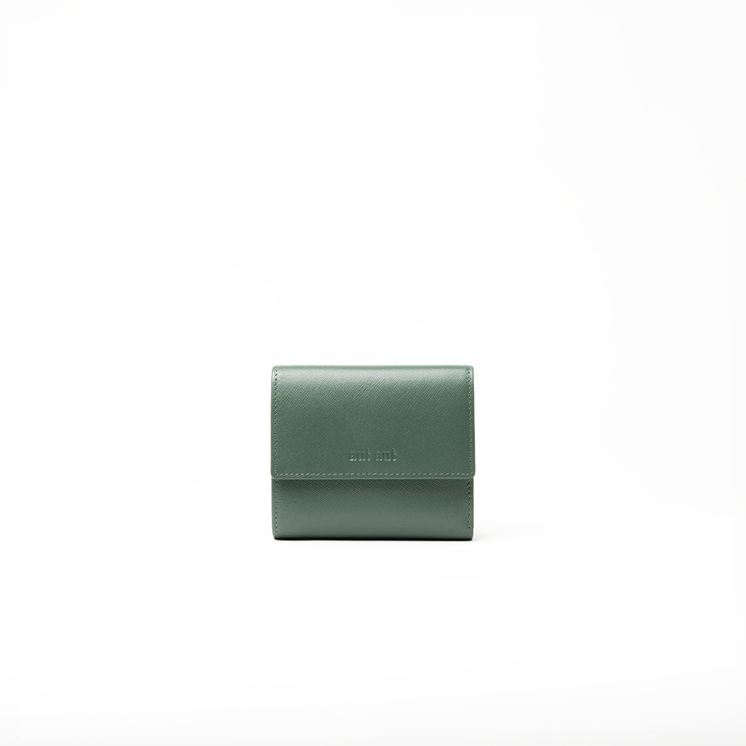 Portafoglio in pelle saffiano colore verde bosco artigianale donna protezione RFID Aut Aut Studio – vista frontale