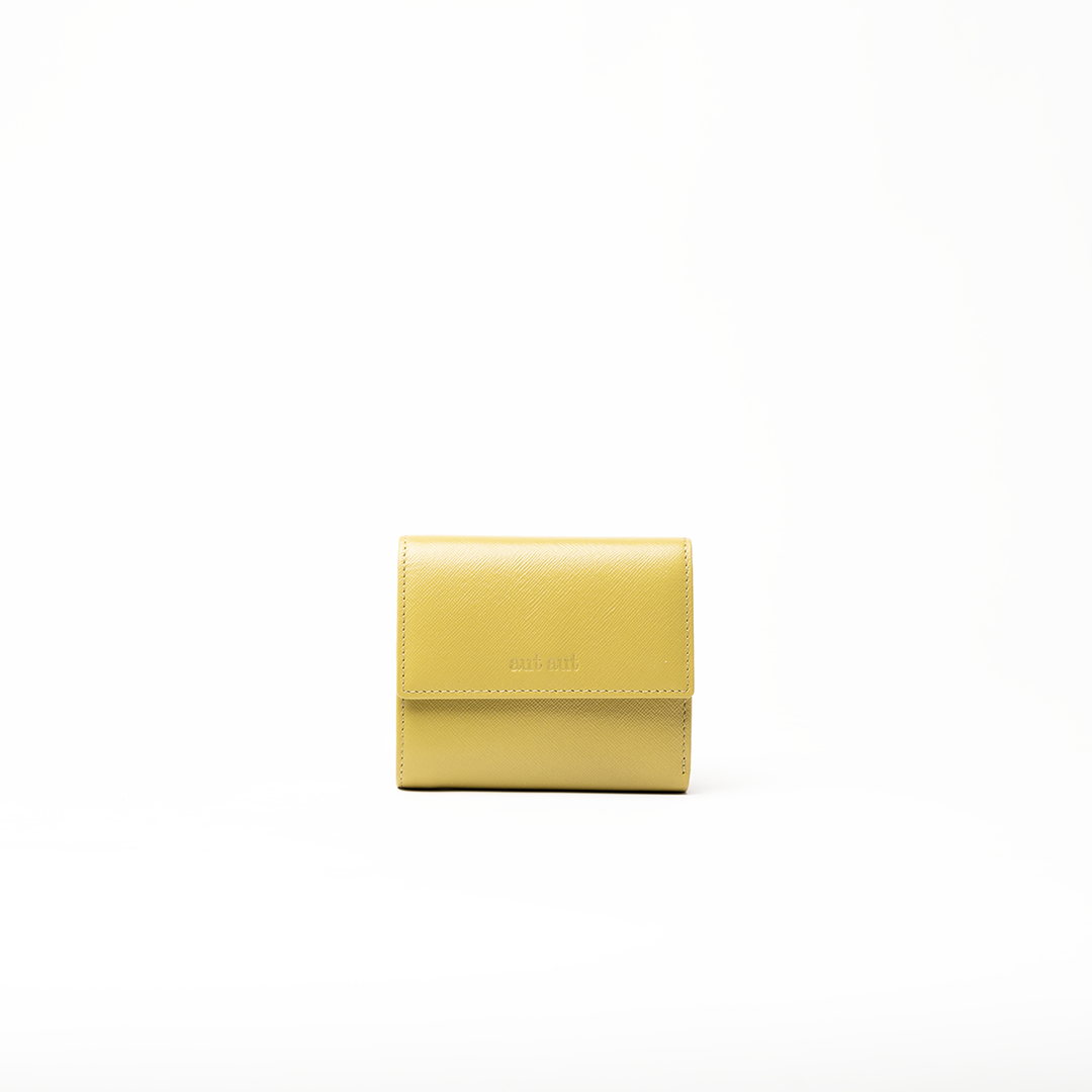 Portafoglio in pelle saffiano colore verde oliva artigianale donna protezione RFID Aut Aut Studio – vista frontale