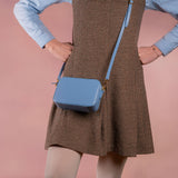 Mini borsa con tracolla in pelle liscia colore glicine artigianale Aut Aut Studio – vista dettaglio